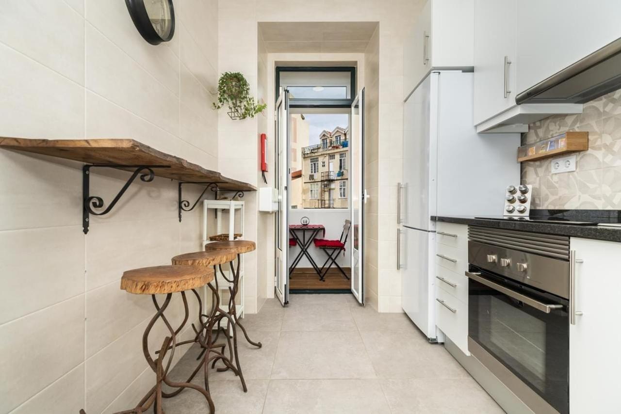Retro M2 R4 - Lovely Double Room With Shared Bathroom Lissabon Buitenkant foto